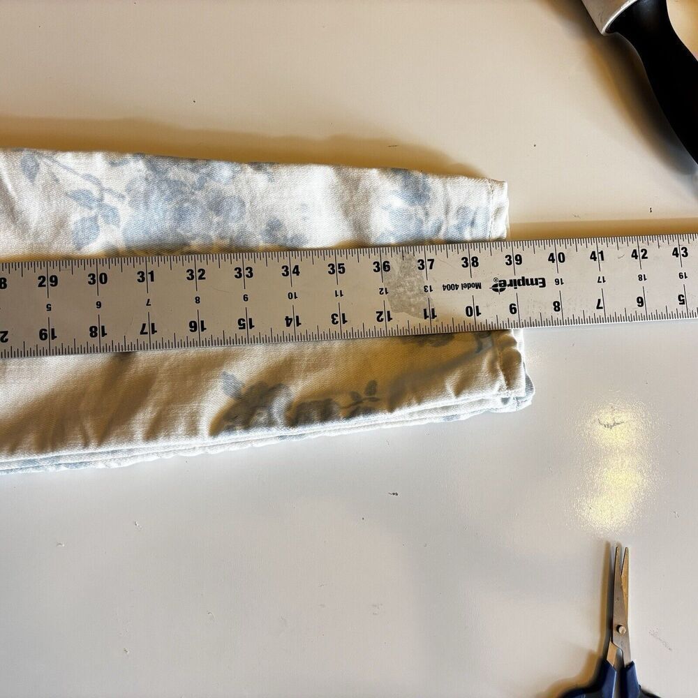 American Eagle white jeans with blue roseso - Picture 11 of 11